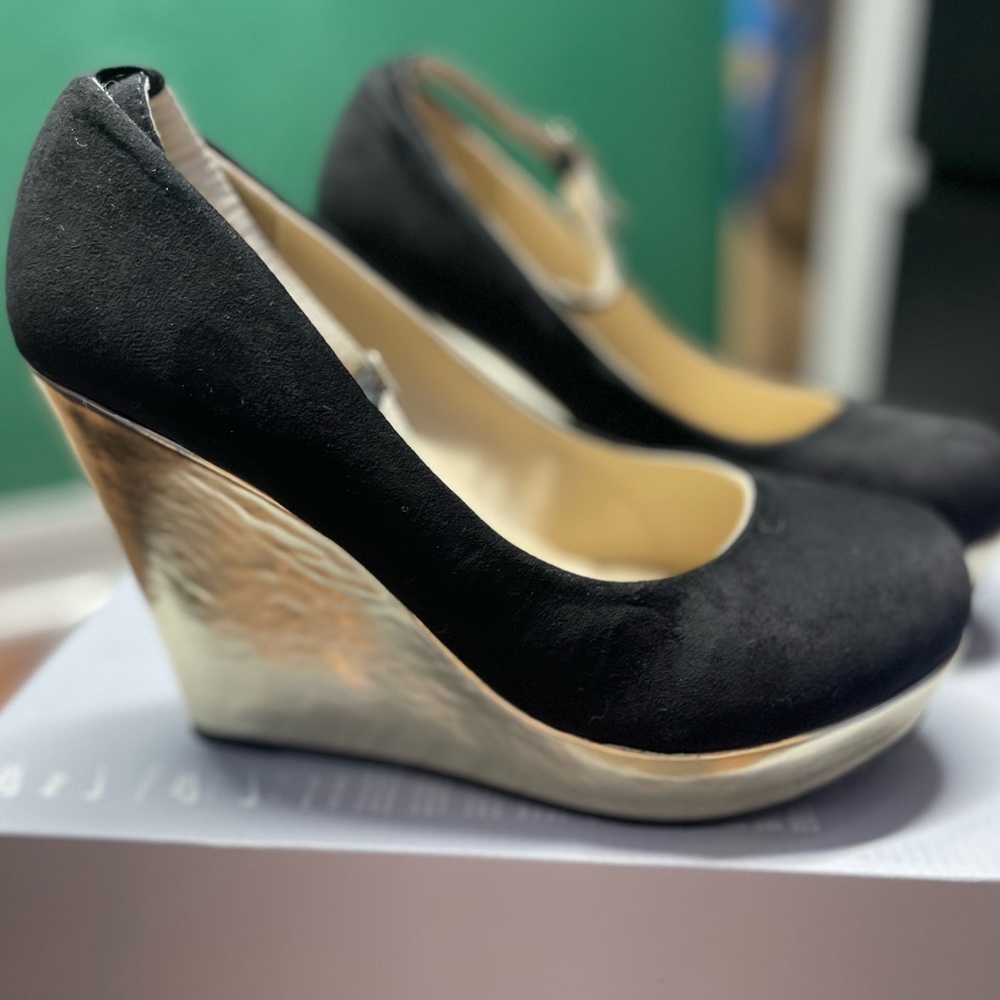Torrid Size 9 black suede with gold wedges